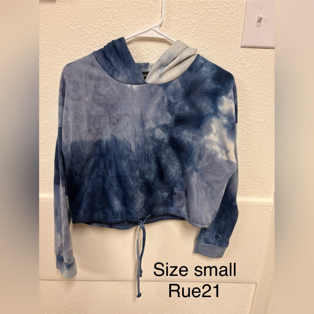 Rue21 Blue Tie-Dye Cropped Hoodie
